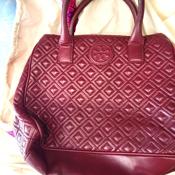 Tory Burch Marion Quilted Lambskin Tote - Picture 3 of 5